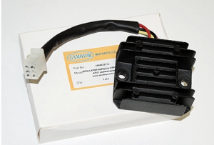 Spanningsregelaar 2 Takt 5 Pins - € 8,95